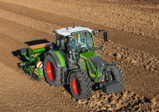 Traktory z napędem 4WD Fendt 513 Vario Profi