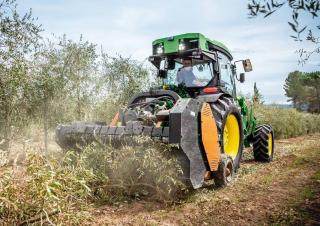 Traktory z napędem 4WD John Deere 5130ML