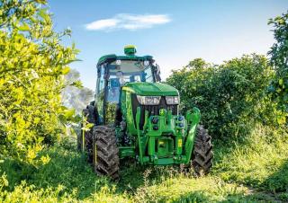 Traktory z napędem 4WD John Deere 5130ML