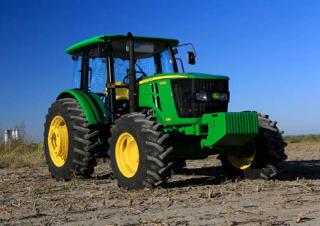 Traktory z napędem 4WD John Deere 6095B