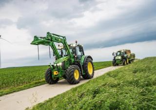 Traktory z napędem 4WD John Deere 6120M 