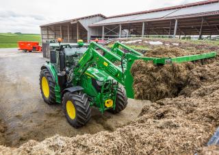 Traktory z napędem 4WD John Deere 6130R