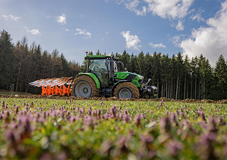 Traktory z napędem 4WD DEUTZ-FAHR 6135 C RVShift 