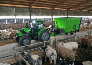 Traktory z napędem 4WD DEUTZ-FAHR 6135 C RVShift 