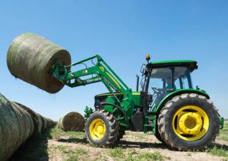 Traktory z napędem 4WD John Deere 6135B