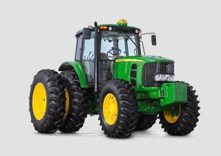 Traktory z napędem 4WD John Deere 6135J