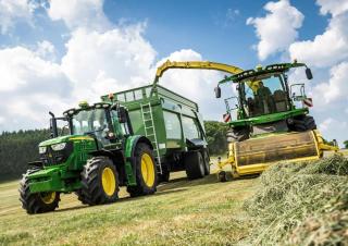 Traktory z napędem 4WD John Deere 6140M 
