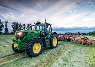Traktory z napędem 4WD John Deere 6145M 