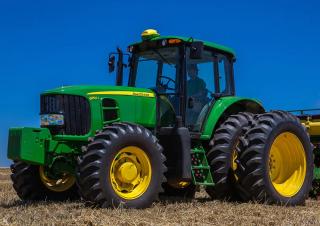 Traktory z napędem 4WD John Deere 6150J