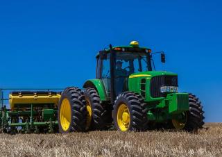 Traktory z napędem 4WD John Deere 6150J