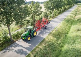 Traktory z napędem 4WD John Deere 6155M 