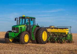 Traktory z napędem 4WD John Deere 6170J