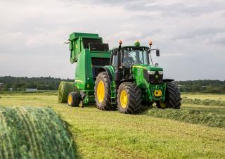 Traktory z napędem 4WD John Deere 6175M