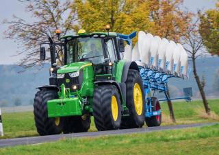 Traktory z napędem 4WD John Deere 6175M 