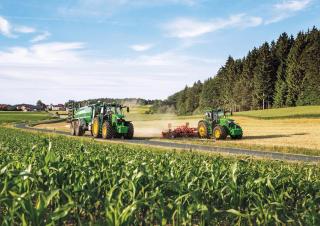 Traktory z napędem 4WD John Deere 6250R