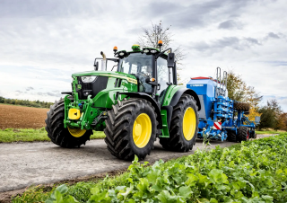 Traktory z napędem 4WD John Deere 6M 145