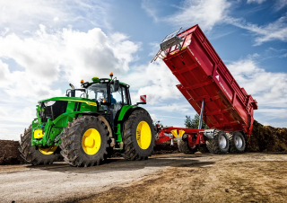 Traktory z napędem 4WD John Deere 6M 240  