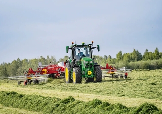Traktory z napędem 4WD John Deere 6R 120