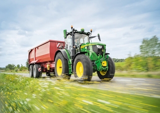 Traktory z napędem 4WD John Deere 6R 155