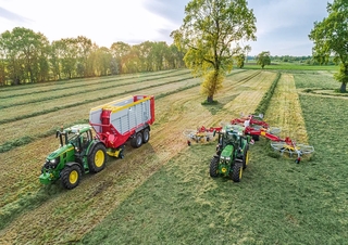Traktory z napędem 4WD John Deere 6R 195