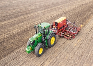 Traktory z napędem 4WD John Deere 6R 195