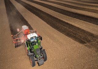 Traktory z napędem 4WD Fendt 718 Vario Profi+ 