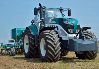 Traktory z napędem 4WD Arbos 7260