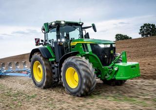 Traktory z napędem 4WD John Deere 7R 330