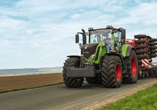 Traktory z napędem 4WD Fendt 824 Vario Power