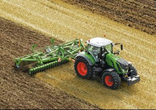 Traktory z napędem 4WD Fendt 824 Vario Power