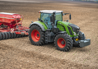 Traktory z napędem 4WD Fendt 828 Vario Profi+