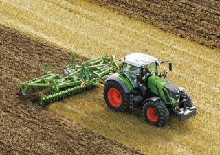 Traktory z napędem 4WD Fendt 828 Vario Profi+