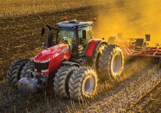 Traktory z napędem 4WD Massey Ferguson 8737	