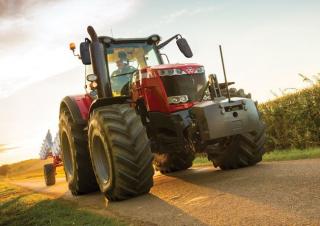 Traktory z napędem 4WD Massey Ferguson 8737	