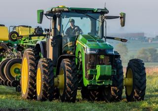 Traktory z napędem 4WD John Deere 8R 370  