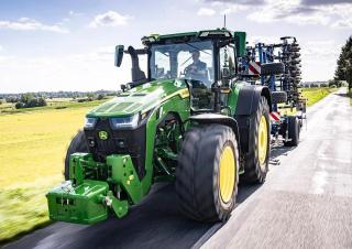 Traktory z napędem 4WD John Deere 8R 410  