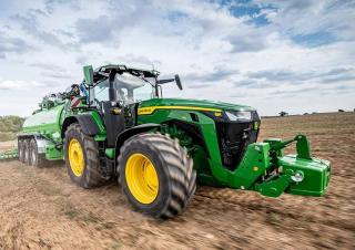 Traktory z napędem 4WD John Deere 8R 410  