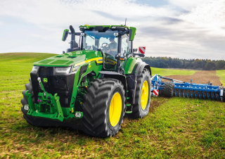 Traktory z napędem 4WD John Deere 8R 490  
