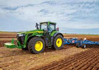 Traktory z napędem 4WD John Deere 8R 540  