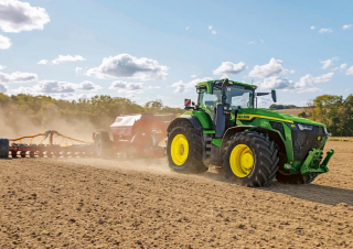 Traktory z napędem 4WD John Deere 8R 540  