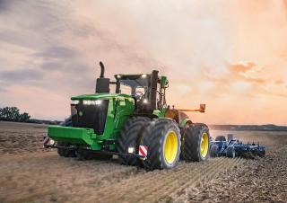 Traktory z napędem 4WD John Deere 9R 540