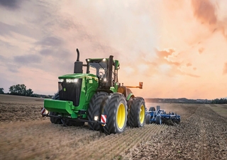 Traktory z napędem 4WD John Deere 9R 590