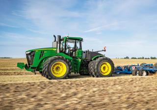 Traktory z napędem 4WD John Deere 9R 640