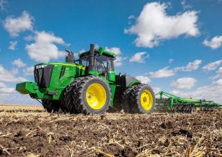 Traktory z napędem 4WD John Deere 9R 640
