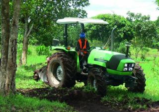 Traktory z napędem 4WD DEUTZ-FAHR Agrolux 4.80 Plus
