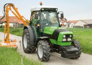 Traktory z napędem 4WD DEUTZ-FAHR Agroplus V 330 DT