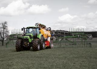 Traktory z napędem 4WD DEUTZ-FAHR Agrotron 7210 TTV 