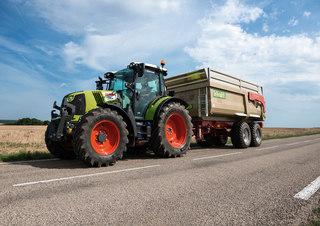 Traktory z napędem 4WD Claas Arion 440