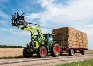 Traktory z napędem 4WD Claas Arion 440