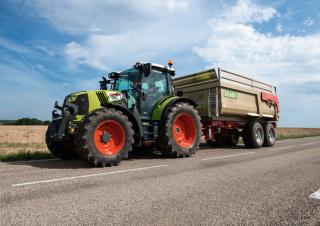 Traktory z napędem 4WD Claas Arion 450